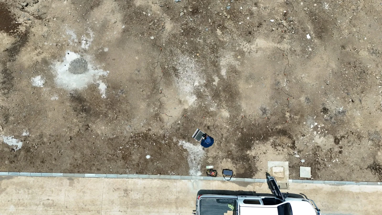 Vista aérea del levantamiento geofísico en campo