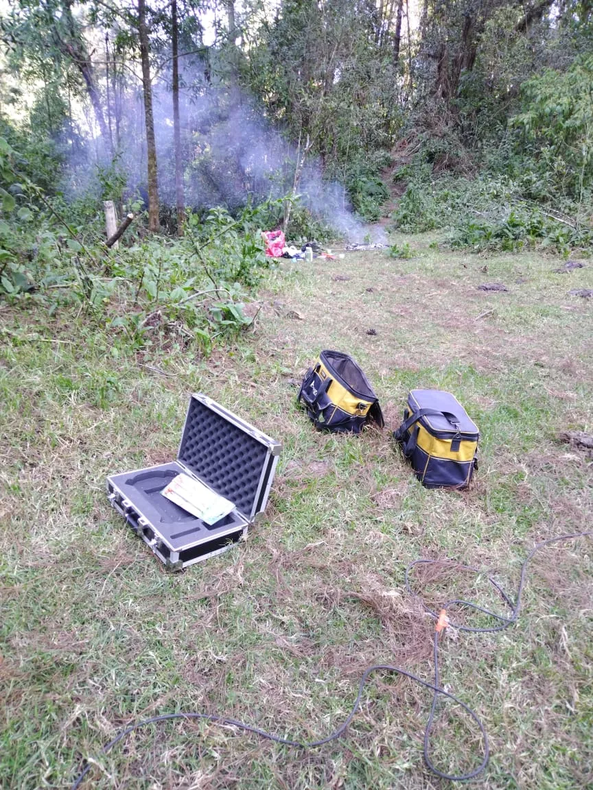 Equipo utilizado durante trabajo geofísico de campo